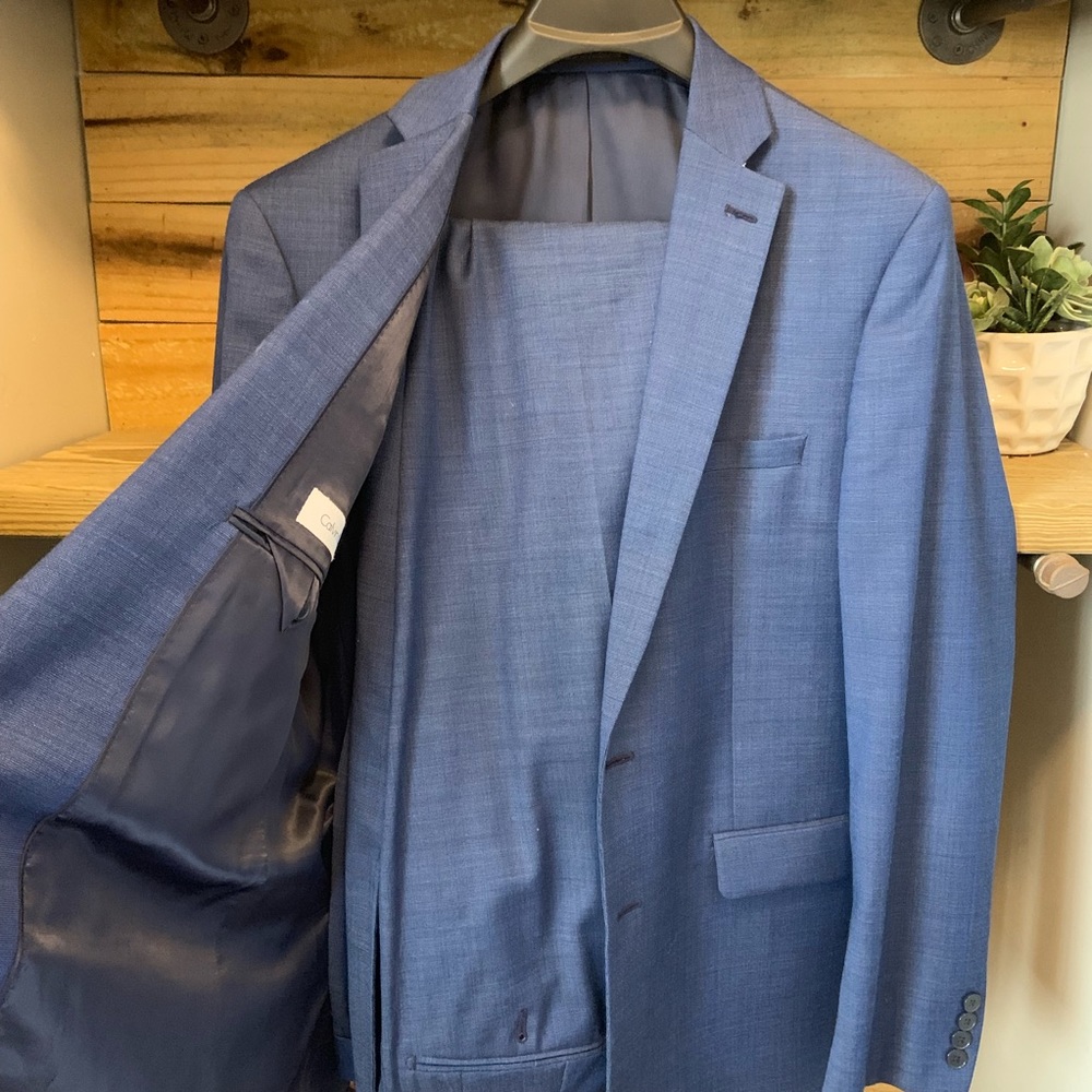 Calvin Klein 44R Postman Blue Suit